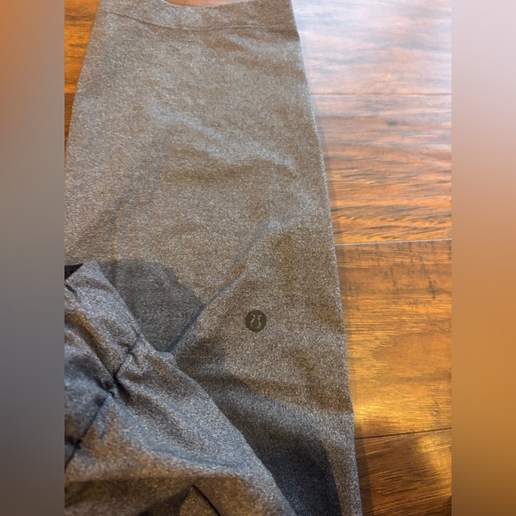 Lululemon Athletica On The Fly Pant 28" Heathered Grey Size 6 - Picture 4 of 5